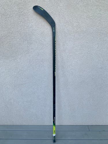 Senior Right Handed P28 Alpha DX Hockey Stick