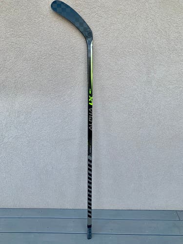 Senior Right Handed P92 Alpha LX Hockey Stick