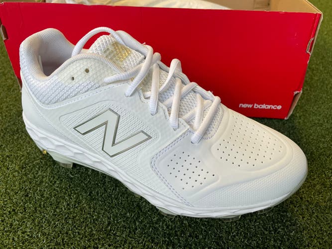 New Balance Fresh Foam Velo V1 Softball Cleats, (W 8.0) new in box