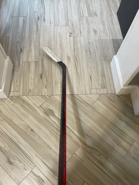 Senior Left Hand P29 Jetspeed FT4 Pro Hockey Stick with a Bauer stick bag