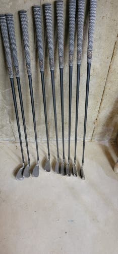Used Men's Nike Right Handed Slingshot Iron Set Regular Flex 9 Pieces Graphite Shaft