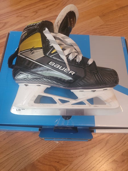 Junior Used Bauer Supreme 3s Hockey Goalie Skates Regular Width Size 2.5