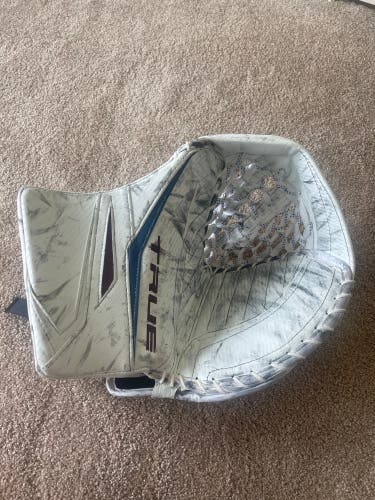 Colorado Avalanche Game Used Pro Stock Johansson Gloves Regular True 20.1 (Negotiable)