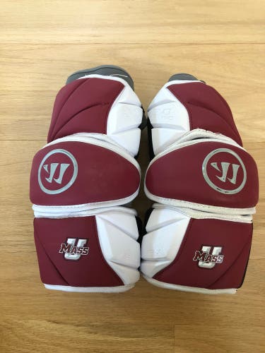 Like New UMass Large Warrior Evo Pro Arm Pads