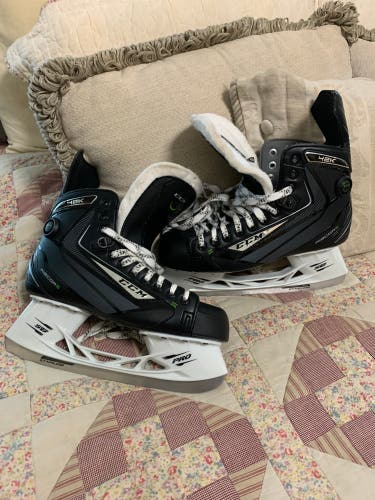 CCM 42K Ribcore Pump Skates New 8.5D