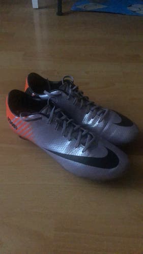 White Used Size 7.5 (Women's 8.5) Nike Mercurial Vapor Cleats