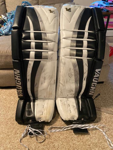Vaughn V6 goalie pads 34 + 2.