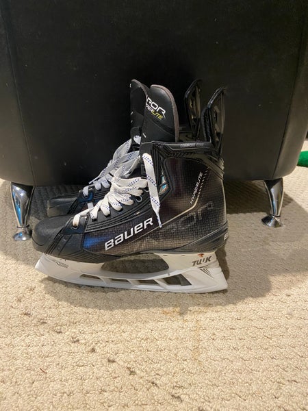 Senior New Bauer Vapor Hyperlite Hockey Skates Regular Width Pro Stock Size 9