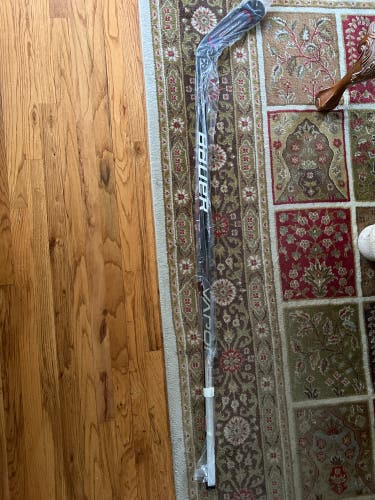New Right Handed P92 Pro Stock Vapor FlyLite Hockey Stick