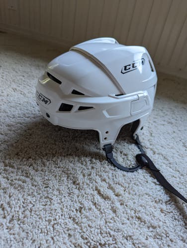 Used Medium CCM Vector V10 Helmet