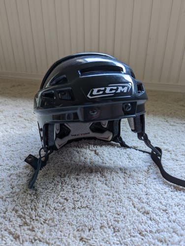 Used Medium CCM Vector V10 Helmet