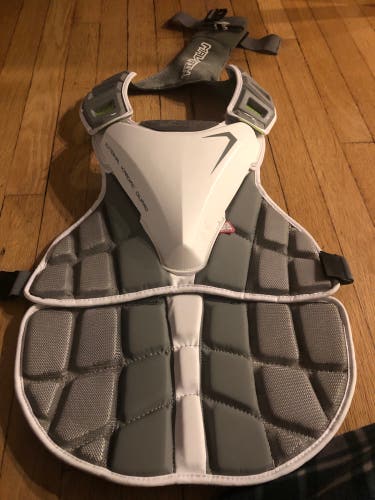 Medium Maverik MAX Goalie EKG Shoulder Pads