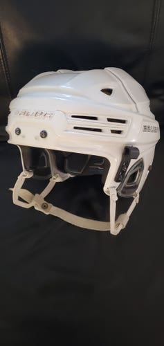 Used Medium Bauer Re-Akt 200 Helmet