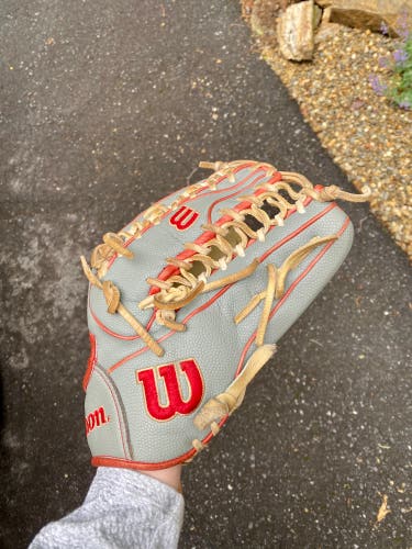 A2000 Outfield Glove SuperSkin 12.75”