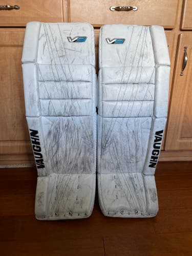 31" Vaughn  Velocity V9 Goalie Leg Pads