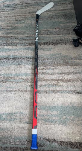 Senior Right Handed P28  Vapor FlyLite Hockey Stick
