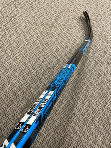 CCM 2-Pack Youth Jetspeed 30 flex P28 curve sticks