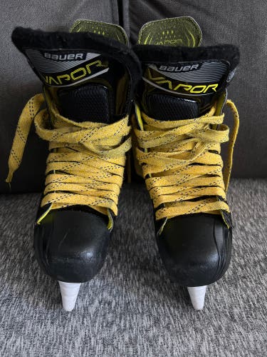 Senior Bauer Regular Width Size 6 Vapor X2.6 Hockey Skates