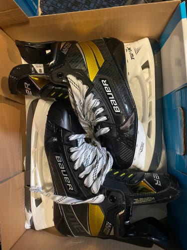 New Bauer Regular Width  Size 8 Supreme UltraSonic Hockey Skates