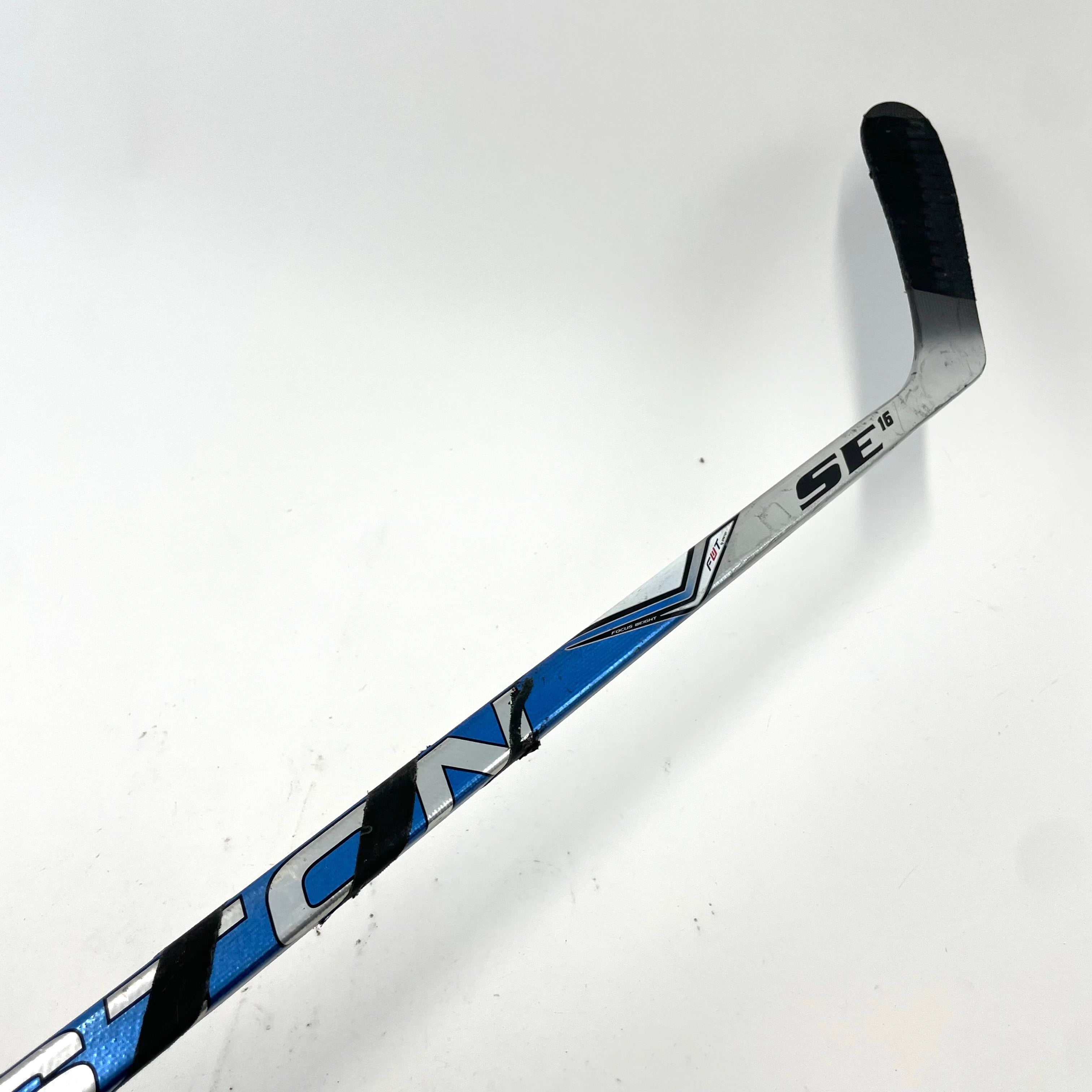 Used Easton Right Synergy SE16 Hockey Stick