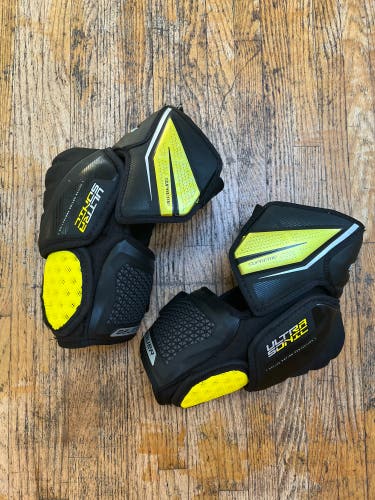 New Medium Bauer  Supreme Ultrasonic Elbow Pads