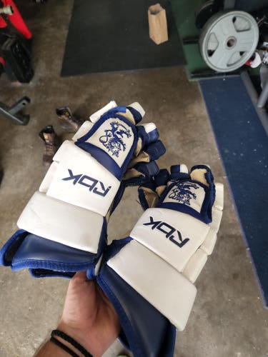 Used Reebok Gloves 14"