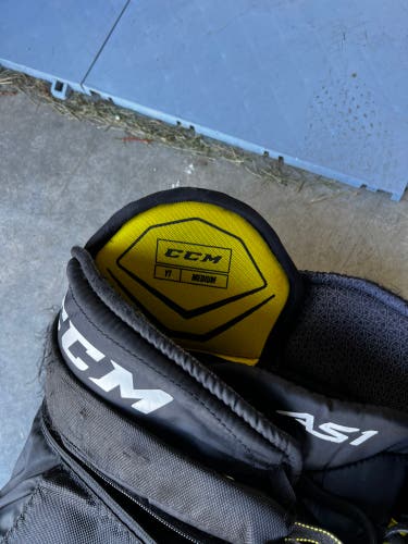 CCM youth medium hockey pants