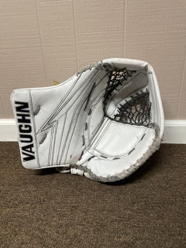 Vaughn Velocity V9 XP pro carbon white goalie glove