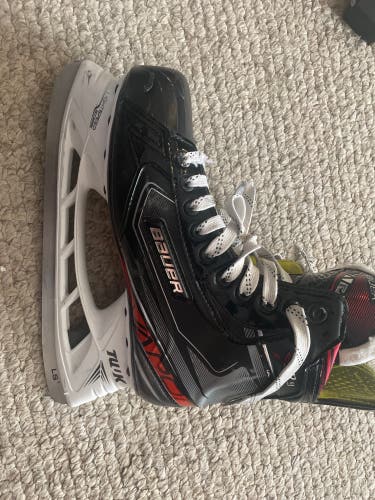New Bauer Size 8 Vapor Hockey Skates