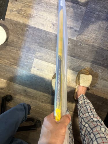 Senior Right Handed P29 Supreme UltraSonic Hockey Stick