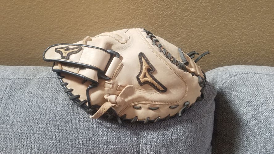 Used Mizuno Right Hand Throw Catcher's MVP Prime Softball Glove 34"
