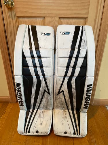 Used 35" Vaughn Velocity V9 Goalie Leg Pads