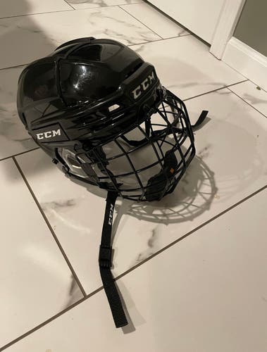Small CCM Tacks 910 Helmet CAGE INCLUDED BARELY EVER USED