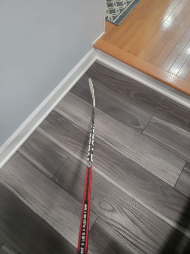 Intermediate Used Right Handed Easton Synergy GX Hockey Stick Toe Pattern