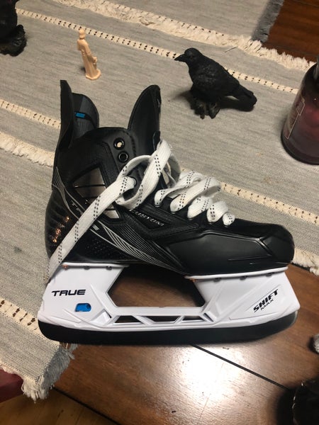 Senior New True Pro Custom Hockey Skates Regular Width Pro Stock Size 9.5