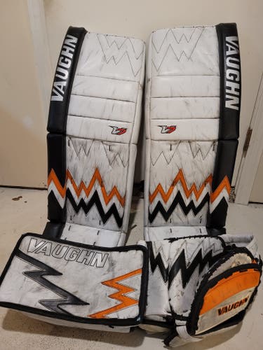 Used 34" Regular Vaughn Velocity V7 Goalie Full Set Pro Stock