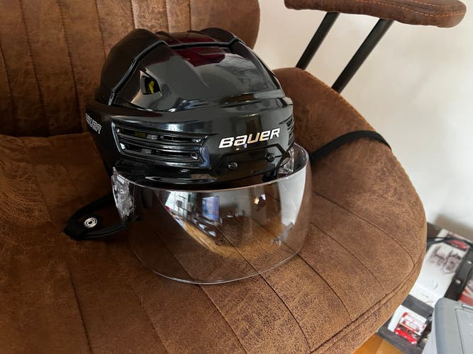 Used Medium Bauer  Re-Akt 200 Helmet