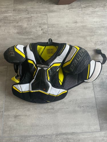 Senior Medium Bauer Supreme 2S Pro Shoulder Pads From Dallas Stars Equipment Sale