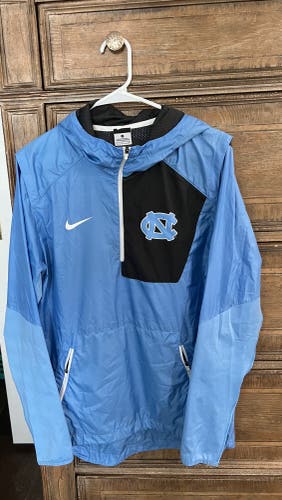 UNC team issued wind breaker