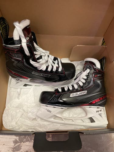 Used Bauer Regular Width  Size 2.5 Vapor X LTX Pro Hockey Skates