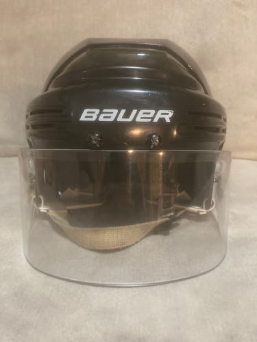 Used Large Bauer BHH2100L Helmet W/ Bauer visor