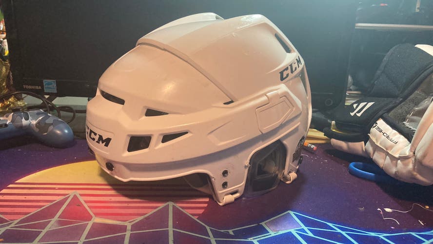 Used Medium CCM Pro Stock Vector V08 Helmet