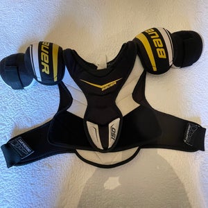 Bauer Supreme S150 Hockey Shoulder Pads - medium