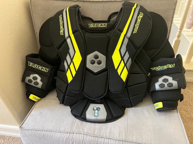 Used XXL Vaughn Velocity VE8 Int Goalie Chest Protector