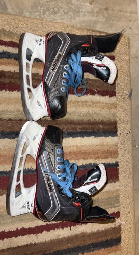 Used Bauer Extra Wide Width Size 2.5 Vapor X500 Hockey Skates