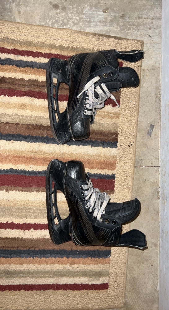 Used Bauer Regular Width Size 3 Supreme 160 Hockey Skates