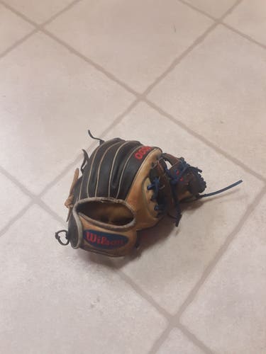 Used Wilson Right Hand Throw Infield A2000 Baseball Glove 11.5"