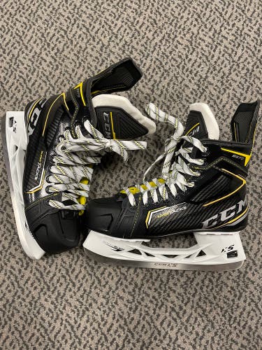OUT OF BOX CCM 9370 size 6.5 D width skates