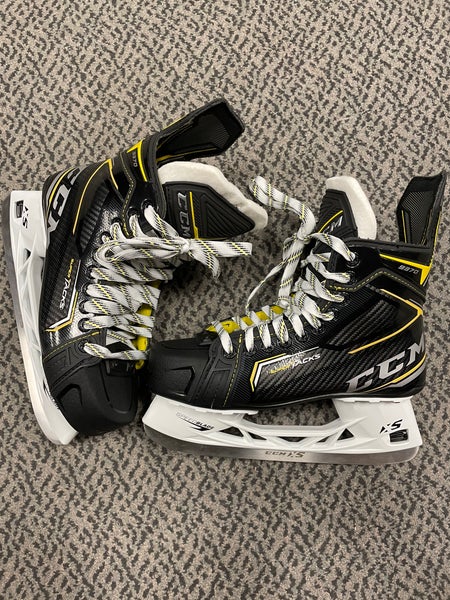 OUT OF BOX CCM 9370 size 6.5 D width skates