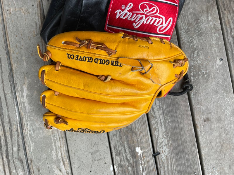 Used Right Hand Throw Rawlings Pitcher's Gold Glove Baseball Glove 11.5"